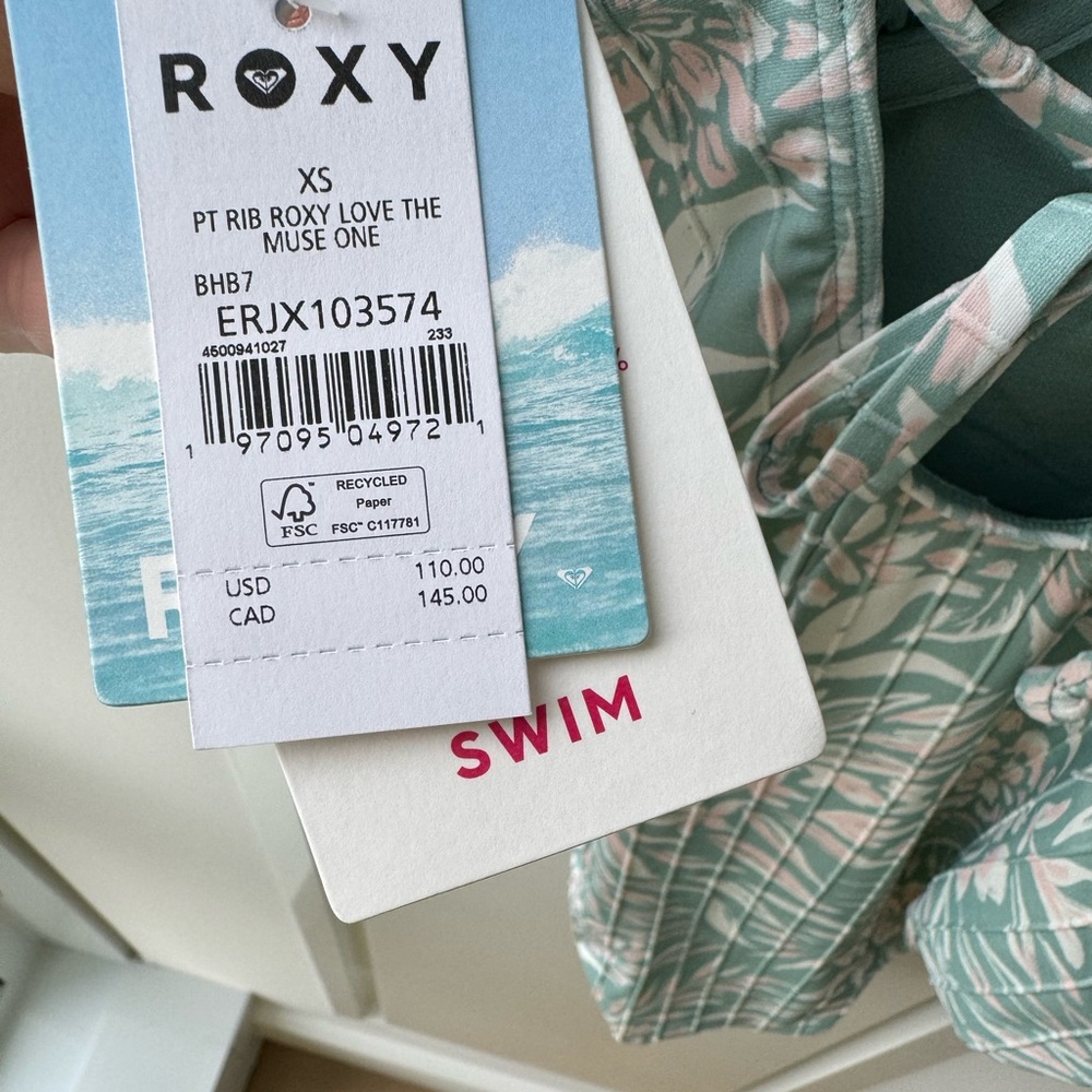 Roxy Swimsuit. NEW. Size XS - Picture 8 of 12